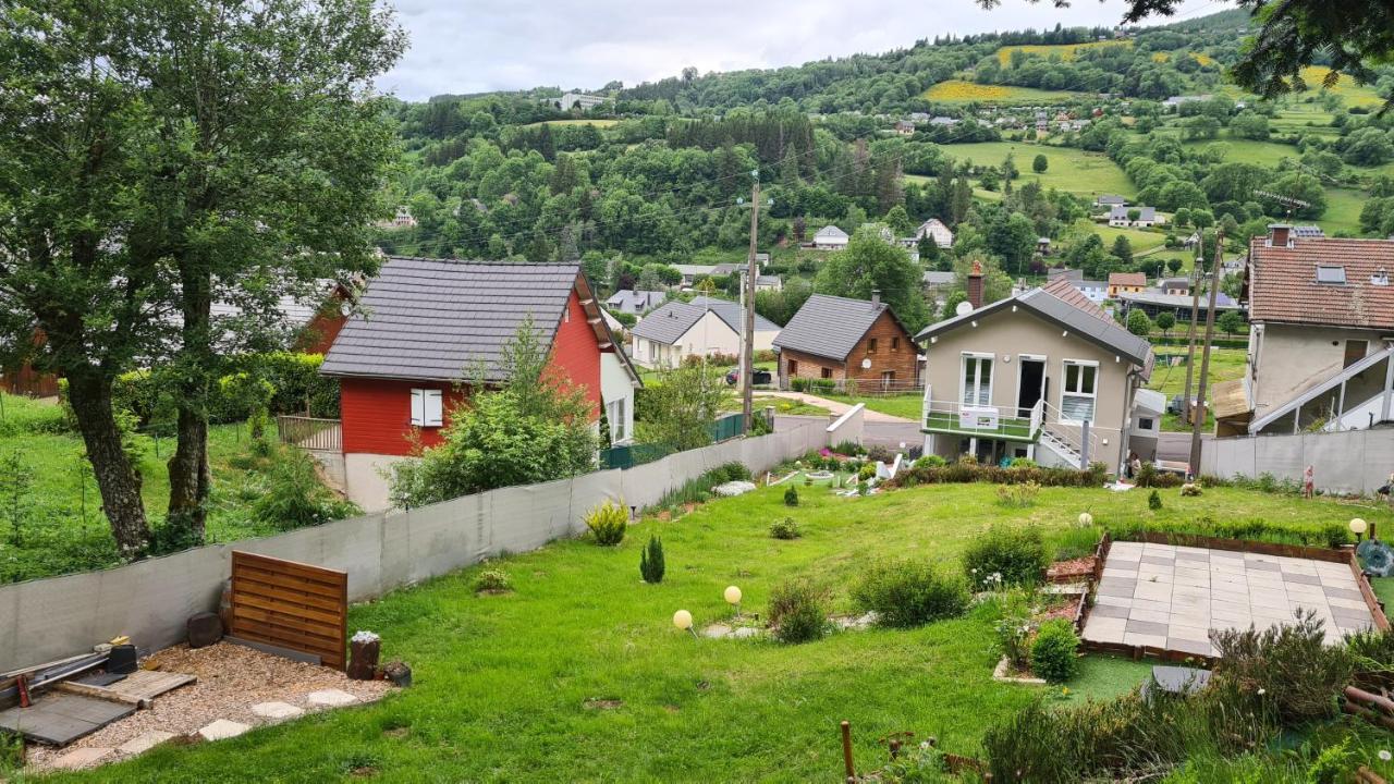 Villa Stunning 4-Bed House In La Bourboule Exterior foto