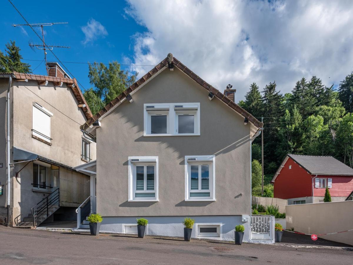 Villa Stunning 4-Bed House In La Bourboule Exterior foto